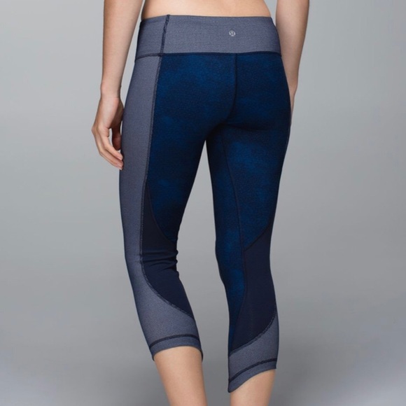 SOLD Lululemon Wunder Under Crop - Sashiko - Picture 2 of 9